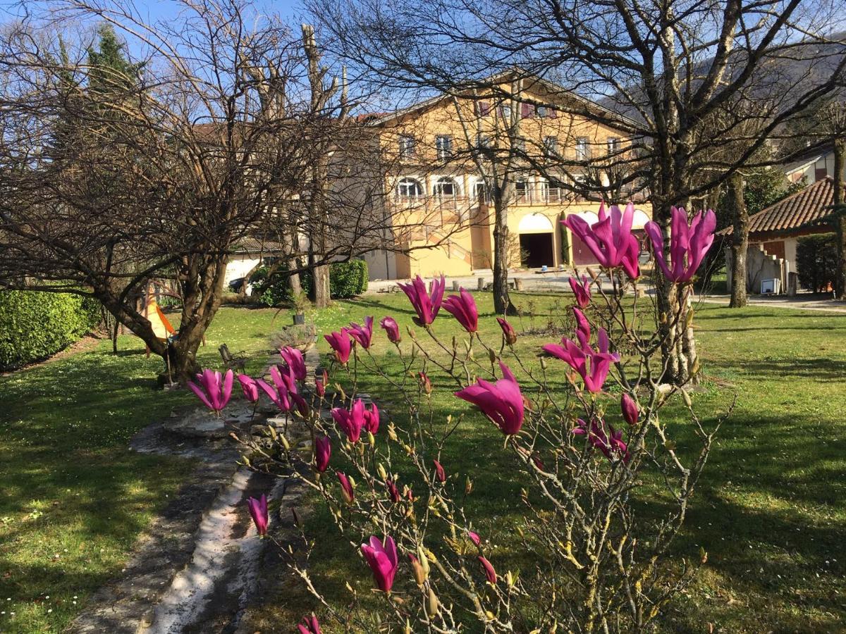 Logis Hotel Restaurant Le Castel Fleuri Saint-Jean-en-Royans Exterior photo